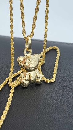 Teddy bear necklace set in 14k gold ideal for young adults. Chain measures 22 inches long and pendant measures 17mm tall not including the bail. Gift box included  Collar con osito de peluche en oro de 14k ideal para adultos jóvenes. La cadena mide 22 pulgadas de largo y el colgante mide 17 mm de alto sin incluir la fianza. Caja de regalo incluida Teddy Bear Necklace, Bear Necklace, Pendant Necklaces, Necklace Set, Jewelry Necklace Pendant, Beauty Book, Gift Box, Teddy Bear, Accessory Gift