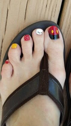 Mickey Toes Disney Toenails, Disney Toe Nail Designs, Disney Designs