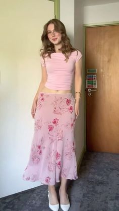 Spring Outfits Maxi Skirt, Cute Outfits Without Showing Skin, Floral Pink Skirt Outfit, Girly Summer Outfits Modest, Pink Girly Outfits Casual, Puffy Sleeve Outfit, Sweet Outfits Girly, Colorful Dress Outfit, Romcom Style