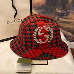 Bnwt Authentic Gucci Hounds Tooth Wool Bucket Hat Unisex Size S, 57cm Interlocking Gg Logo Tweed Includes Everything Shown Made In Italy Smoke Free Environment Gucci Bucket Hats, Wool Bucket Hat, Hounds Tooth, Gg Logo, Gucci Accessories, Bucket Hat, In Italy, Women Accessories, Gucci