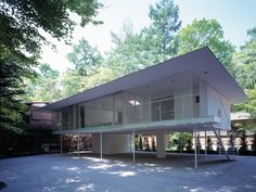 a large white building surrounded by trees