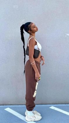 Yeezy Runner, Yeezy Boost 350 Outfit, Yeezy Shoes Outfit, Yeezy Outfit Women, Yeezy Foam Runner