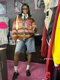 Fall Outfits For School Black Women, Cardigan Outfit Street Style, Colorful Outfits Aesthetic Black Women, Tyler The Creator Outfits Inspiration Women, Concert Outfit Black Women Sneakers, 90s Female Fashion, Urban Outfits For Women, Maximalist Outfits Black Woman, Retro Streetwear Cardigan For Fall