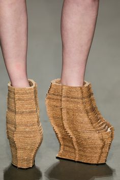 Amsterdam fashion week: De schoenen van Winde Rienstra Weird Shoes, Amsterdam Fashion, Fantastic Shoes, Shoe Inspiration, Only Shoes