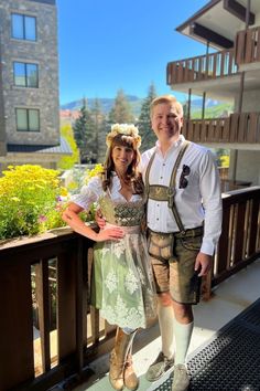 Man looking fantastic in stylish Lederhosen at Beerfest. Oktoberfest Outfit Casual, Oktoberfest Outfit Women Casual, Oktoberfest Outfit Women, Lederhosen Kids, Oktoberfest Costume Women, Lederhosen Costume, Lederhosen Outfit, Oktoberfest Dress, Oktoberfest Costume