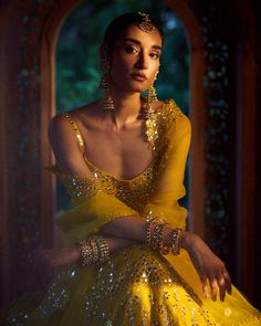 Scoop Neckline Blouse, Yellow Mirror, Seema Gujral, Yellow Mirrors, Mirror Work Lehenga, Yellow Lehenga, Work Lehenga, Sunflower Yellow, Organza Dupatta