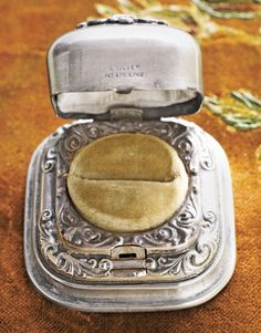 i want a man to propose with one of these: Vintage Silver Ring Box Vintage Silver Ring, Creative Craft Ideas, Silver Dog, Vintage Silver Rings