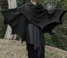 Generously sized linen shawl. It is cut so that it can be worn open over the shoulders, wrapped or pinned. Finished with a pleated batwing edging that both adds texture and weights the shawl so that it drapes more securely over your shoulders. Fully finished with internal bias facing Shawl How To Style, Bat Wing Jacket, Druidcore Fashion, Diy Batwings, Ravencore Fashion, Bat Wing Shawl, How To Style A Shawl, Shawl Aesthetic, Goth Shawl