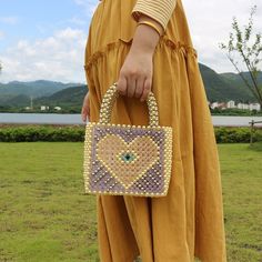 Brand Name: SATSEEDOrigin: CN(Origin)Main Material: BeadedShape: FLAPGender: WOMENOccasion: partyLining Material: PolyesterPattern Type: FloralDecoration: BeadingHardness: HARDStyle: FashionClosure Type: OPEN Pearl Bags, Jeweled Bag, Pearl Bag, Handbags Women, Blue Peach, Mini Handbags, Beaded Bags, Crochet Handbags, Handmade Fashion