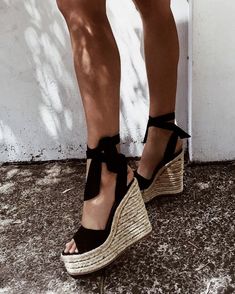 Espadrille wedges. Mode Tips, Combat Boot, Shoe Closet, Crazy Shoes, Shoe Obsession, Wearing Black, Anton, Keds, Cute Shoes