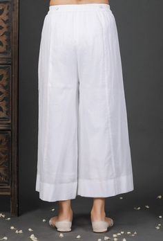 White Plazo Design, White Plazo, Plazo Style, Palazzo Pants Pattern, Plazo Design, Palazzo Design, Girls Kurti