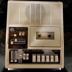 an old fashioned radio sitting on top of a table