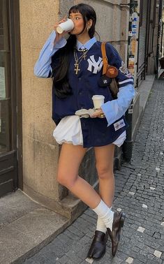 Nyc High Fashion, Girly Street Style Aesthetic, Print Clash Outfit, Mini Skirt And Sweatshirt Outfit, Asia Street Fashion, Grunge Preppy Outfits, Bloquette Outfit, Abg Aesthetic Outfits, Layering Shirts Outfit