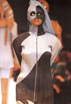 archivings Issey Miyake 90s, Branded Video, 90s Fashion, Runway Fashion, Aurora Sleeping Beauty, Disney Princess