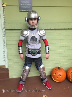 We spent months brainstorming this awesome bot costume! Our 4 year old talked about being a robot for quite a while, so we decided to make it happen. We st Robot Costume Diy, Robot Halloween Costume, Robot Costume, Space Costumes, Robot Party, Homemade Costume, Clever Halloween Costumes