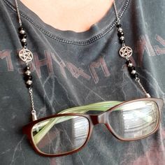 This gorgeous glasses chain is 29 inches long, and features black Czech glass beads and pentacle connectors on the neck piece. Choose from rubberized bulldog clips or adjustable rubber loop connectors (shown).  Perfect for the witch on your list. Glasses Chain Aesthetic, Glasses Chain Diy, Head Chains, Chains Aesthetic, Bulldog Clip, Glasses Chains, H.e.r Aesthetic, Mask Chain, Glasses Holder