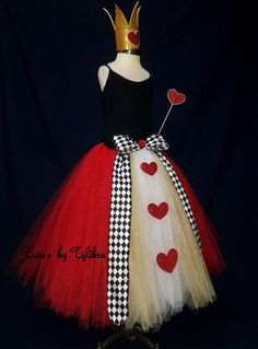 a dress made to look like a queen of hearts