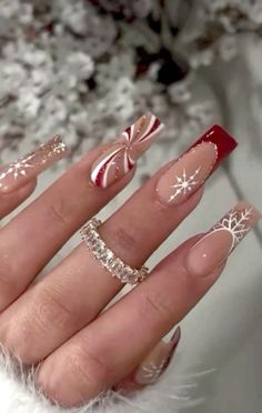 Winter Nails Gingerbread, Chr Christmas Nails, Nail Inspo Trendy Christmas, Christmas Acrilycs Nails, Gel X Winter Nails, Nail Winter 2024 Trends, Winter Bday Nails, Elegant Xmas Nails, Red Christmas Nails Designs