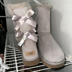 Brand New With No Box. Gray Women’s Ugh Boots With Bows On The Back. Women’s Size 10. Ugh Shoes, Boots With Bows, Sherpa Boots, Ugg Boots With Bows, Ugh Boots, Boots Beige, Black Uggs, Womens Ugg Boots, Back Women