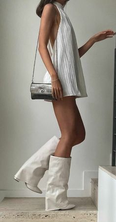 Stile Kylie Jenner, Dorothy Dandridge, Fest Outfits, Chique Outfits, Paris Mode, Winter Trends, White Boots, Mode Inspo, Looks Style