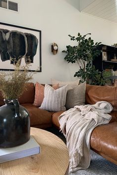 Looking to create an inviting and cozy living space with a touch of modern flair? Check out these Earthy Modern Living Room ideas for inspiration! From warm, natural textures to sleek, contemporary accents, you'll find everything you need to bring your dream living room to life. Modern Living Room Decor, Sliding Door Handles