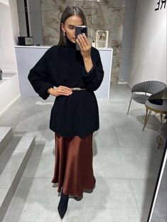 Work Outfit Autumn 2024, Brown Fall Outfits For Women, Brown Leather Midi Skirt Outfit, Brown Skirt Outfit Winter, Satin Skirt Outfit Ideas, Satin Dress Winter Outfit, Satin Skirt And Sweater Outfit, Satin Skirt Winter Outfit, Brown Satin Skirt Outfit