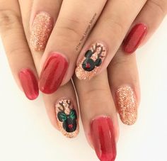 Disney Christmas Nails, Nails Disney, Disney Nail Designs, Nail Art Noel, Mickey Nails, Holiday Nails Winter, Kutek Disney, Holiday Nails Christmas, Christmas Gel