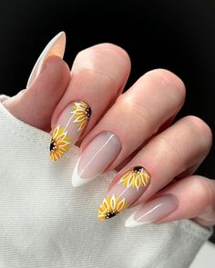 Sunflower Nails Wedding, Nail Ideas With Sunflowers, Maroon Sunflower Nails, Sunflower Nails For Wedding, Bee And Sunflower Nails, Fall Daisy Nails, Yellow Winter Nails, November Color Nails, Fall Nails Sunflowers