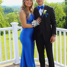 Hi! I’m Selling My Prom Dresses From My Prom Last Year (2023). Was Bought From Teal Antler, In Forrest Hill. Worn Once, It Has Been Dry Cleaned And Looks Brand New! Size Is A 0! Prom Couples Blue, Hoco Poses With Date, Hoco Poses, Prom Photoshoot, Prom Couples, Prom Dress Color, Black Tux, Prom Pictures, Couple Posing