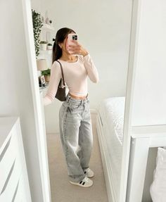 #outfit #outfitinspo #outfitpost #outfitgoals #pink Outfits Square Body Shape, Basic Date Outfits, Basic Outfit Ideas For School Casual, Mid Waist Jeans Outfit, Outfit Ideas Everyday Casual, Clean Girl Outfits Aesthetic, Korean Campus Outfit, Old Many Outfits, Light Pink Outfit Ideas