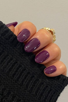 plum purple polish on short nails Pourple Nails, Nail Inspo February 2025, Trendy Nails Autumn 2024, Cute Nails Colors, Dark Purple Almond Acrylic Nails, Winter Solid Color Nails, Light Plum Nails, Purple Maroon Nails, Cute Plain Nail Colors