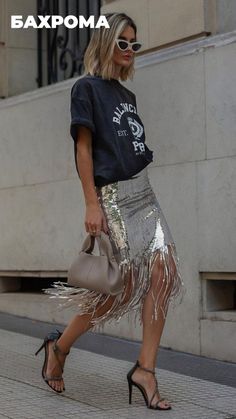 Xmas Outfits, Fashion Street, Outfits Casuales, Skirt Outfits, Simple Outfits, Rodeo, Cool Pictures, Sequin Skirt, Lookbook