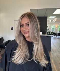 17 Lowlights For Blonde Hair Ideas For A Perfect Dimensional Hairstyle Hair Colours Blonde, Lowlights For Blonde Hair, Lowlights For Blonde, Over 50 With Bangs, Fall Haircuts, Autumn Styles, Blonde Hair Goals, Perfect Blonde Hair, Fall Blonde Hair