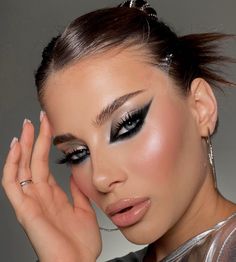 Makeup Editorial, Stunning Makeup, Makeup Eyes, Model Aesthetic, Editorial Makeup