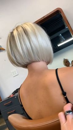 Κούρεμα Bob, Icy Blonde Hair, Short Silver Hair, Blonde Bob Hairstyles, Bob Hairstyles For Thick, Bob Hairstyles With Bangs, Hairstyles Natural