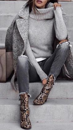 Vestirsi a strati: 10 regole d'oro – no time for style. Outfit invernali. Moda donna inverno. Layering. Vestirsi bene con poco. Winter trends. #layers #layering #vestirsi #modadonna #layeredoutfit #winterfashion #winteroutfits 10 Winter Outfits, Trendy Winter Fashion, Fall Fashion Coats, Casual Chic Outfits, Print Boots, Wool Winter Coat, Casual Chic Outfit, Snakeskin Print, Casual Winter Outfits