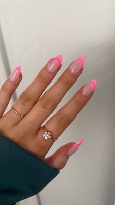 Nail Art Simple Summer, Short Almond Nails Boho, Short Summer Acrylic Nails Almond Pink, Nail Inspo Summer French Tip, Rounded Summer Nails, Cute Summer Nail Inspo Almond, Classic Nails Elegant Summer, Basic Nail Inspo Summer, French Tip Different Colors