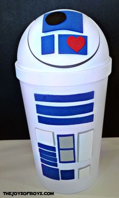 R2D2 Valentine Box Diy R2d2, Star Wars Valentines Box, Valentine Mailboxes, Valentines Day Box, Valentines Kids, Boys Valentines