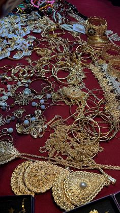 Arabian Jewelry Aesthetic, East African Gold Jewelry, North African Jewelry, Arab Jewelry Traditional, Gold Jewelry Traditional, East African Jewelry, Arab Jewelry Aesthetic, Gold Arabic Jewelry, East African Aesthetic