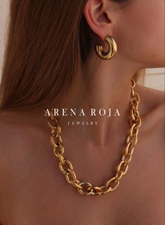 Jewelry Mood Board, Jewellery Photography Inspiration, Beach Instagram Pictures, Blog Backgrounds, Jewelry Photoshoot, Trending Necklaces, Dress Design Patterns, Golden Necklace, Golden Earrings