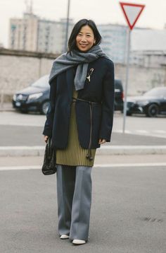 Milan Street Style 2024 Winter, Skirt Trousers Outfit, Japan Outfit Winter, Layering Clothes, Fashion Souls, Japan Outfit, Winter Fashion Outfits Casual, Sophisticated Outfits, Layered Fashion