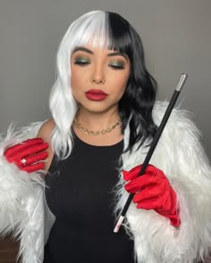 Halloween costume ideas makeup Cruelly Halloween Costume, Model Halloween Costumes, Cruella Deville Costume Makeup, Women Diy Halloween Costume, Cruella Deville Makeup Halloween, Dalmatian Makeup, Cruella Makeup Halloween, Cruella Deville Rave Costume