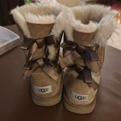 Ugg Bailey Bow Ii Chestnut. Women’s Size 6. Great Condition. Ugg Bailey Bow, Chestnut Uggs, Bailey Bow Uggs, Ugg Bailey, Bailey Bow, Shoes Ugg, Womens Uggs, Ugg Shoes, Winter Rain