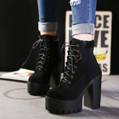 Ultra-High Chunky Heel Short Canister Martin Boots Worker Boots, Hak Tinggi, High Heel Stiefel, Winter Ankle Boots, High Heels Boots, Chunky Shoes, Platform High Heels, Platform Ankle Boots, Lace Up Ankle Boots