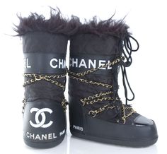 CHANEL APRES SKI MOON BOOTS @CHANEL,#Courchevel1850,#snow @Philipp Leo Trippi Boots Chanel, Doc Martens Boots, Chanel Outfit, Live In Style, Snow Fashion, 5 To 7, Chanel Accessories, Moon Boots