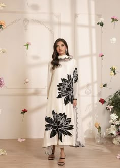 Black Bridal Dresses, Silk Kurti Designs, Kaftan Designs, Fabric Painting On Clothes, Latest Dress Design, Girl Dress Patterns, Kurti Neck Designs, Beautiful Dress Designs