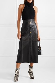 Fendi Bucket Bag, Fendi Bucket, Minimal Stil, Leather Couture, Long Leather Skirt, Colour Fashion, Skirt Inspiration, Skirt And Sneakers, Smart Outfit