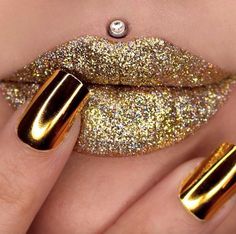 Dudaklarda parıltı! #makeup #makeupstyle #womenstyle #style #stil #makyaj #makyajstili Fly Makeup, Book Nail Art, Stylish Eve, Dramatic Makeup, Cosmetic Glitter