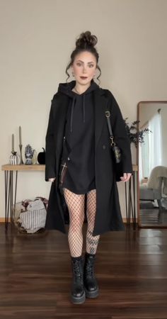 Black And Gray Outfits Women, Alternative Mum Outfits, Everyday Gothic Outfits, Clean Punk Aesthetic, Platform Combat Boots For Alternative Fashion In Winter, Winter Platform Combat Boots For Alternative Fashion, Gothic Holiday Outfit, Vintage Rocker Style, Outfit Ideas With Dr Martens