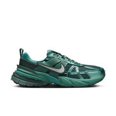 Nike V2k, Aesthetic Nike, Retro Running Shoes, Nike Vomero, Cheer Shoes, Wrestling Shoes, Wide Width Shoes, Casual Running Shoes, Volleyball Shoes